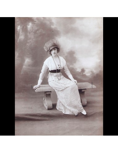 Robe portée par Mademoiselle Daumont, photographie du studio Felix (1913) pas cheres