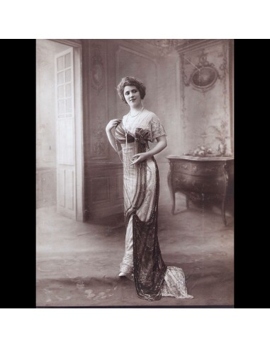 Martial & Armand- Robe portée par Jane Faber, photographie du studio Felix (1911) Comparez et commandez 