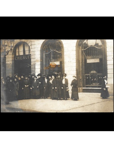 Chéruit - Employées de la maison Chéruit ou Hellstern & sons, place Vendôme à Paris (circa 1907-1910) des créatures d'habitude